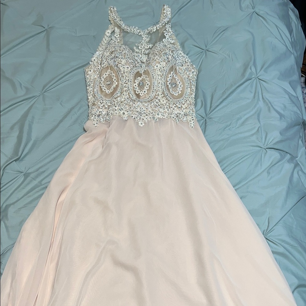 Elegant Cream Lace Evening Dress